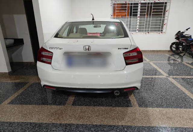 https://images10.gaadi.com/usedcar_image/4461120/original/3b3b3f0a-a4ae-4557-a759-5da09f6127c7.?imwidth=6402