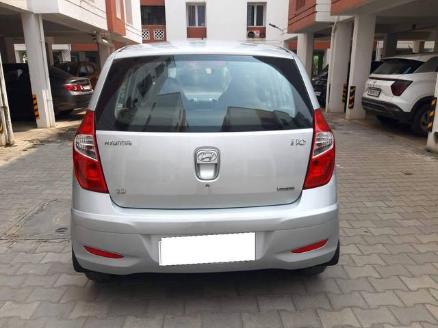 https://images10.gaadi.com/usedcar_image/4461313/original/processed_00444191e5226686d5be98ee601e3b3f.jpg?imwidth=6402