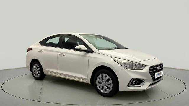 https://images10.gaadi.com/usedcar_image/4461432/original/2ecb6ae66cf55d89dabf30feeaff8a2b.jpg?imwidth=6400