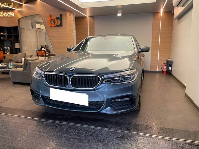 https://images10.gaadi.com/usedcar_image/4461691/original/processed_55076e47186689fc118df9ad7b7c4995.jpeg?imwidth=6402