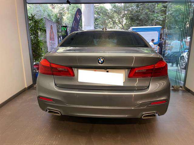 https://images10.gaadi.com/usedcar_image/4461691/original/processed_6ed711dd438a5690f1d53bfe72f9d19e.jpeg?imwidth=6401