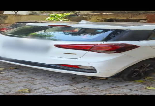 https://images10.gaadi.com/usedcar_image/4461713/original/197f789d-49c2-4afc-82b7-1213a296aeaa.?imwidth=6400