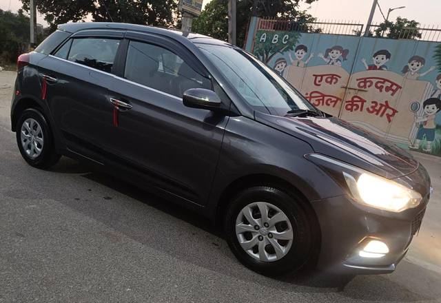 https://images10.gaadi.com/usedcar_image/4462020/original/1f7de690a5333d7773331256308eddb5.jpg?imwidth=6400