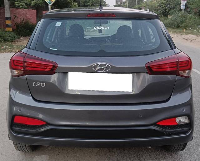 https://images10.gaadi.com/usedcar_image/4462020/original/processed_376e42f677a1bc3dccbc7f992bc523b2.jpg?imwidth=6401