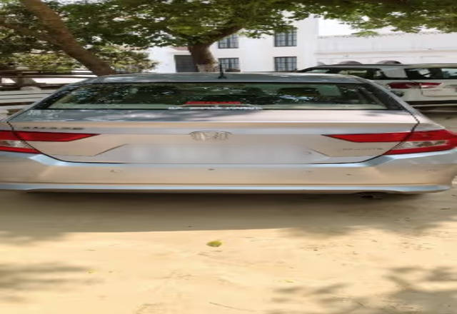 https://images10.gaadi.com/usedcar_image/4462410/original/27f05f64-ae8d-4f2e-8ca1-dc26306e5e78.?imwidth=6401