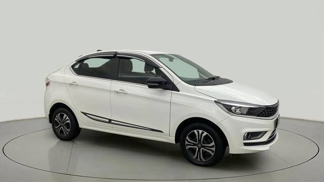 https://images10.gaadi.com/usedcar_image/4462610/original/9bd2e4182a6a3818786f237a42bc59e2.jpg?imwidth=6400