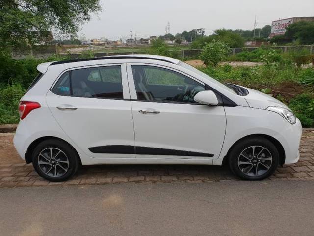 https://images10.gaadi.com/usedcar_image/4462633/original/processed_123b9271-5518-4e7e-9cfd-a3ff9380baf9.jpg?imwidth=6401