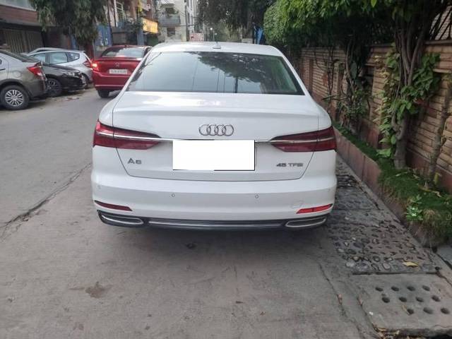 https://images10.gaadi.com/usedcar_image/4462886/original/processed_cb35d284-862f-4e6d-a105-26a8a22b9bd4.jpeg?imwidth=6401