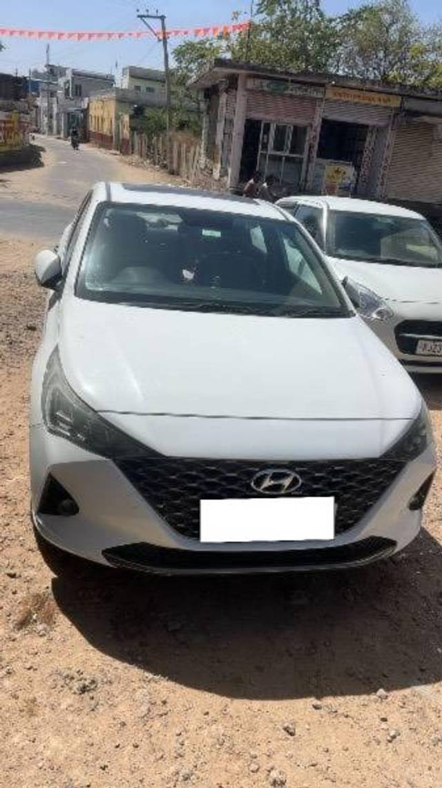 https://images10.gaadi.com/usedcar_image/4462959/original/processed_36b38de6-1edd-43e6-ba36-1981f762e70a.jpeg?imwidth=6400