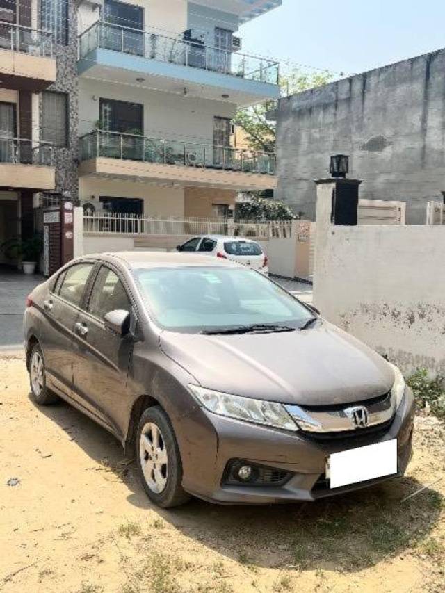 https://images10.gaadi.com/usedcar_image/4463147/original/processed_0e65ac8b-965e-4716-9ea1-a52a6c7c399e.jpeg?imwidth=6400