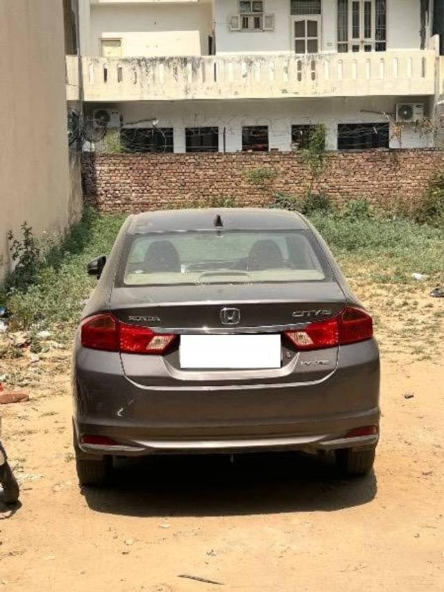 https://images10.gaadi.com/usedcar_image/4463147/original/processed_e8704cd7-a25c-4a61-85c0-a99bc1f152dc.jpeg?imwidth=6401
