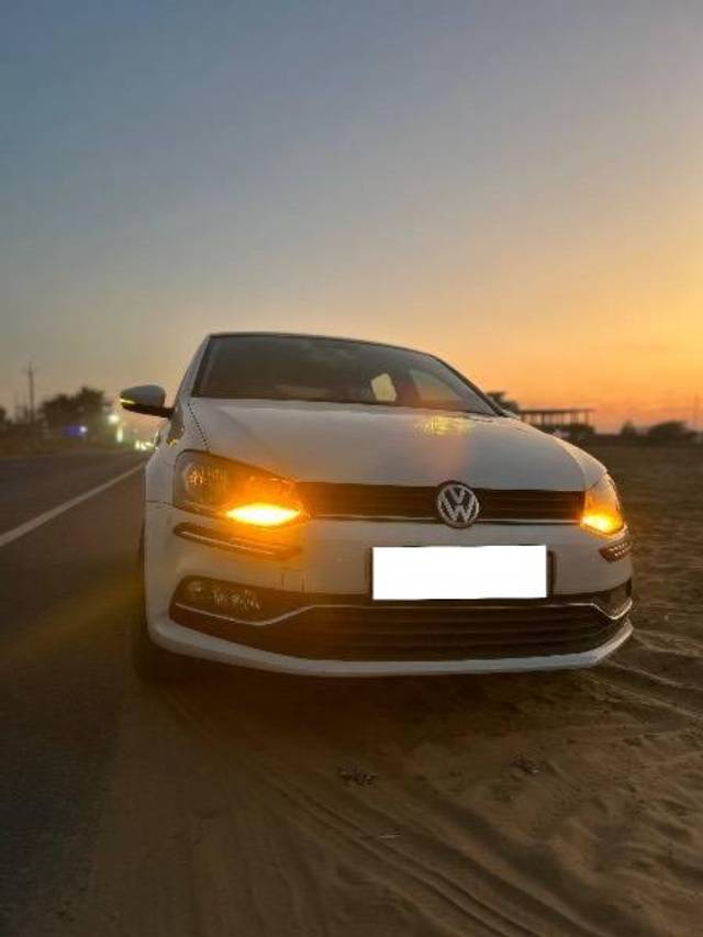 https://images10.gaadi.com/usedcar_image/4463416/original/processed_e28afb92-438f-4163-804b-5ee84a5288d1.jpeg?imwidth=6401