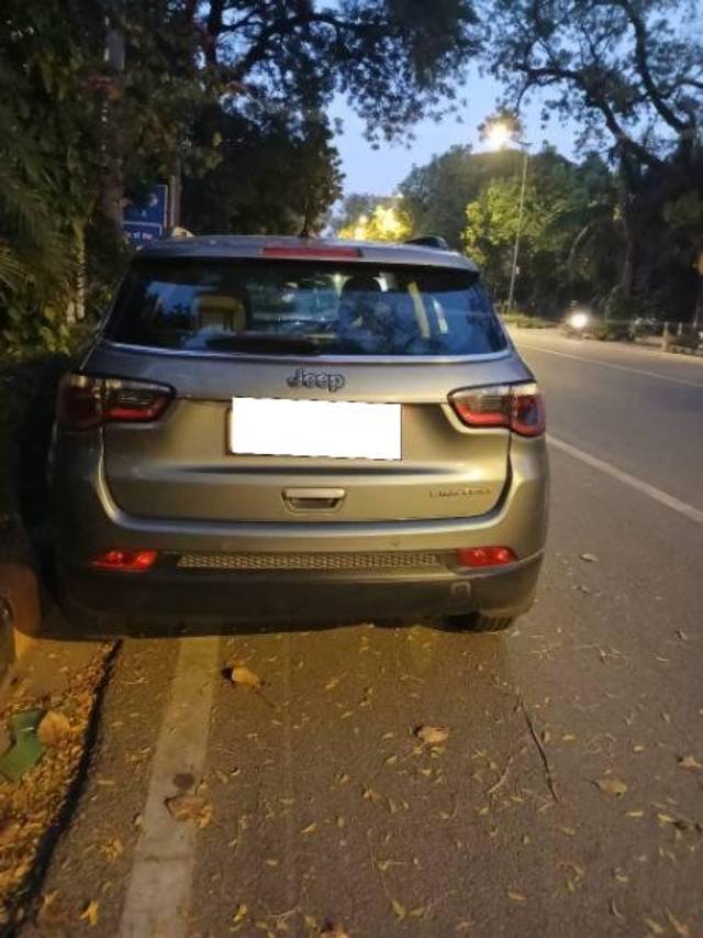 https://images10.gaadi.com/usedcar_image/4463609/original/processed_1821a6aa-11ab-4db3-8cda-e28a11e9084d.jpeg?imwidth=6402