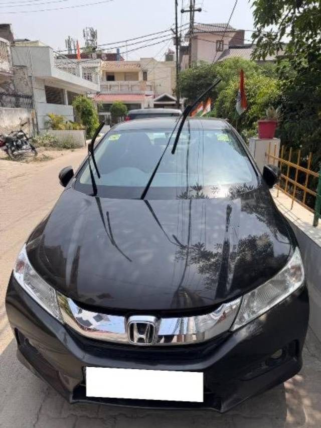 https://images10.gaadi.com/usedcar_image/4463661/original/processed_790507d0-fd6d-4c3a-b14f-8028ed39d0c3.jpeg?imwidth=6400
