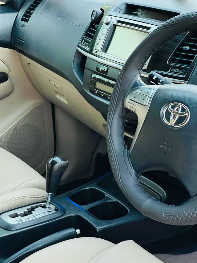 Second-hand 2015 Toyota Fortuner 4x2 AT for sale in Ahmedabad-9