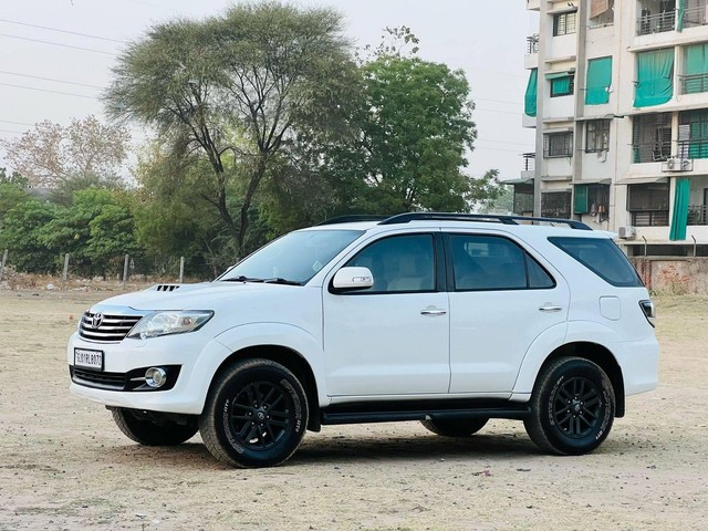 Second-hand 2015 Toyota Fortuner 4x2 AT for sale in Ahmedabad-4