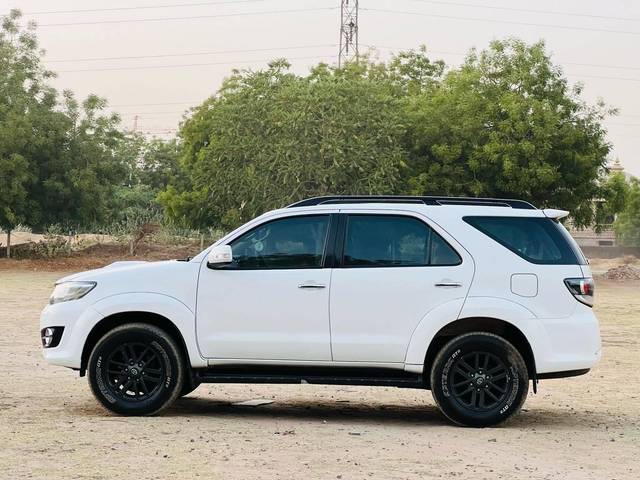 https://images10.gaadi.com/usedcar_image/4463943/original/processed_0e059f483449c79bed6e72e7fecd6bde.jpg?imwidth=6402
