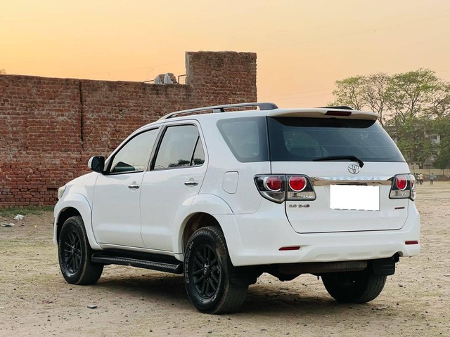 Second-hand 2015 Toyota Fortuner 4x2 AT for sale in Ahmedabad-5
