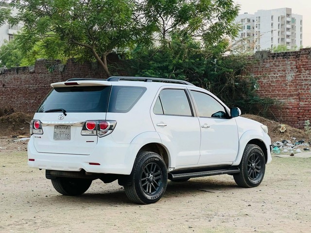 Second-hand 2015 Toyota Fortuner 4x2 AT for sale in Ahmedabad-6