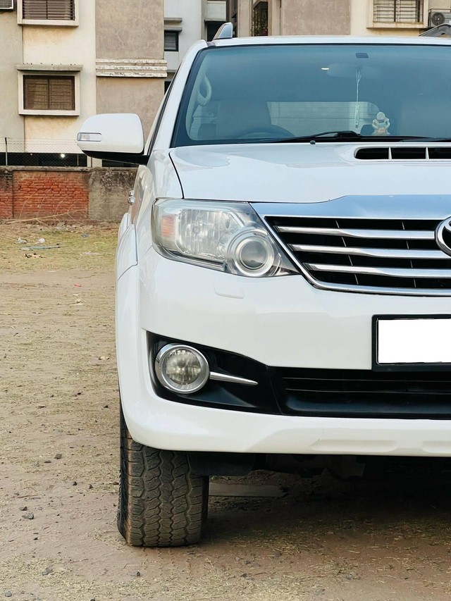 Second-hand 2015 Toyota Fortuner 4x2 AT for sale in Ahmedabad-3