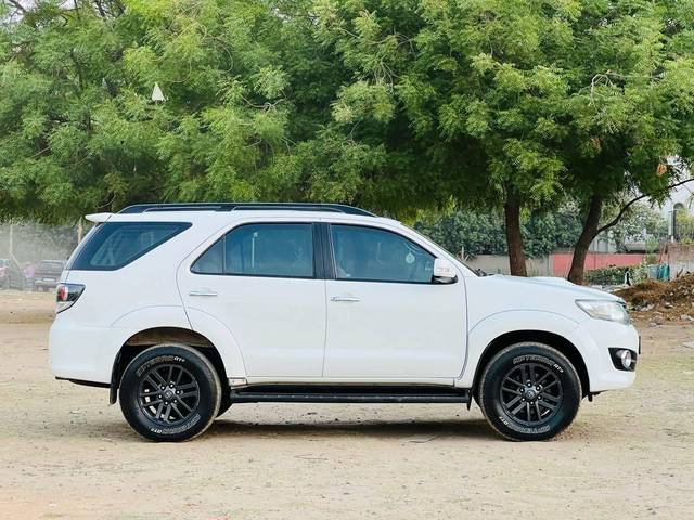 https://images10.gaadi.com/usedcar_image/4463943/original/processed_b9a6a3f779461af04a203b0bf9507bfe.jpg?imwidth=6401