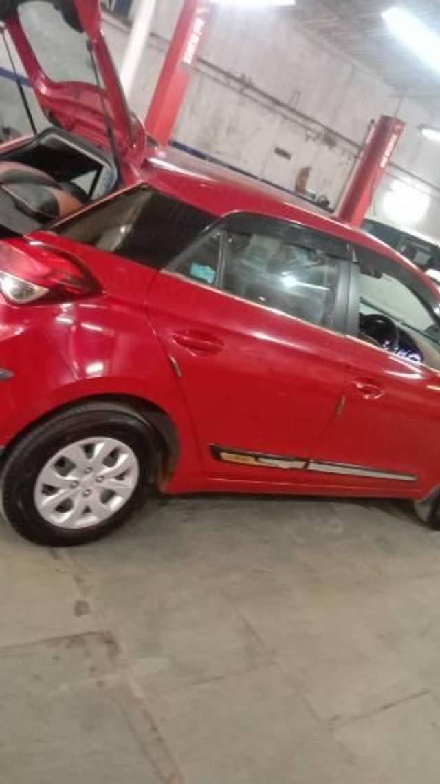 https://images10.gaadi.com/usedcar_image/4463995/original/processed_4bfd7271-0fd2-468c-b599-34a0f0925d0b.jpg?imwidth=6402