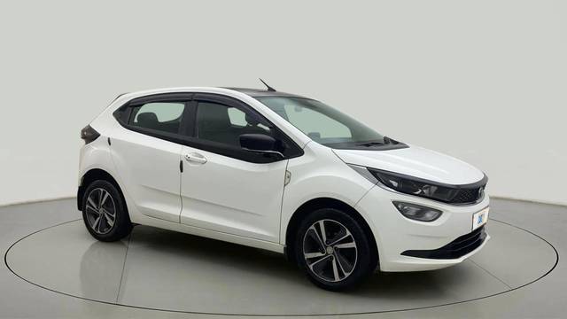 https://images10.gaadi.com/usedcar_image/4465645/original/4b31c3dc6f77ca5aa1d8199237af965e.jpg?imwidth=6400