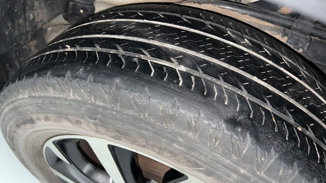 Second-hand 2019 Mahindra XUV500 W9 AT for sale in Lucknow-27