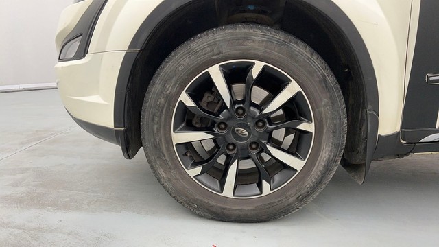 Second-hand 2019 Mahindra XUV500 W9 AT for sale in Lucknow-20