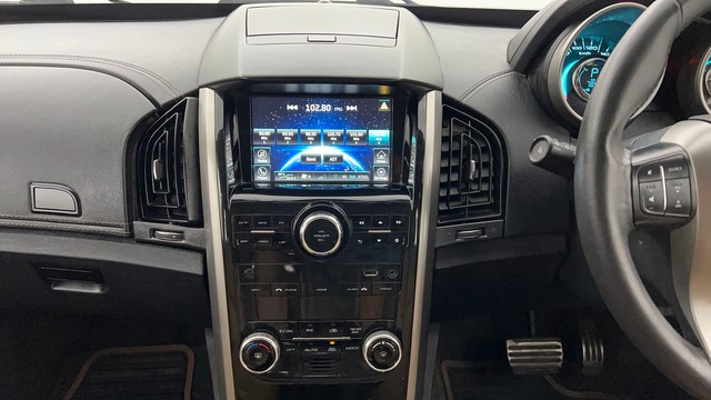 Second-hand 2019 Mahindra XUV500 W9 AT for sale in Lucknow-34