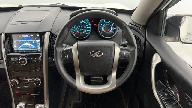 Second-hand 2019 Mahindra XUV500 W9 AT for sale in Lucknow-25