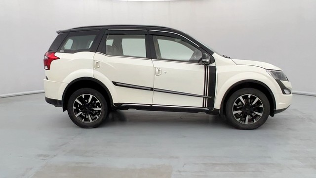 Second-hand 2019 Mahindra XUV500 W9 AT for sale in Lucknow-2