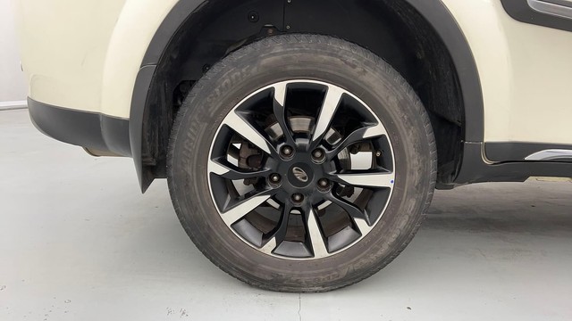 Second-hand 2019 Mahindra XUV500 W9 AT for sale in Lucknow-18