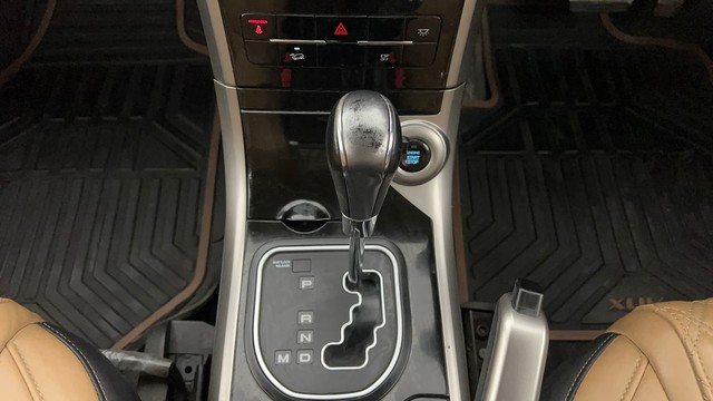 Second-hand 2019 Mahindra XUV500 W9 AT for sale in Lucknow-12