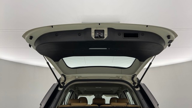 Second-hand 2019 Mahindra XUV500 W9 AT for sale in Lucknow-38