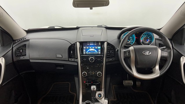 Second-hand 2019 Mahindra XUV500 W9 AT for sale in Lucknow-11