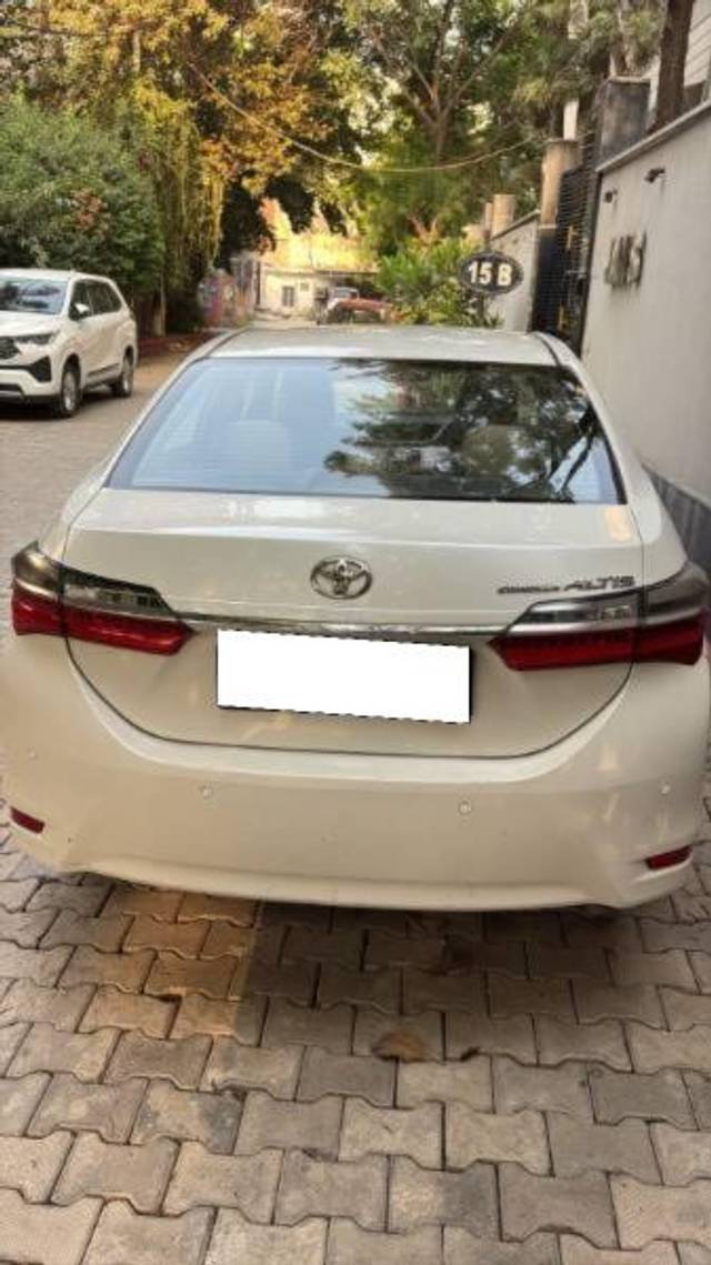https://images10.gaadi.com/usedcar_image/4466733/original/processed_202e2165-f191-41d7-b06e-2f27053549e8.jpeg?imwidth=6401