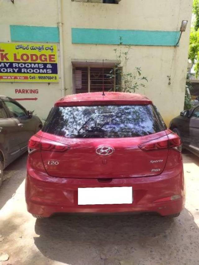https://images10.gaadi.com/usedcar_image/4467047/original/processed_d7cda894-af24-4093-b9a9-313c0213454b.jpeg?imwidth=6401
