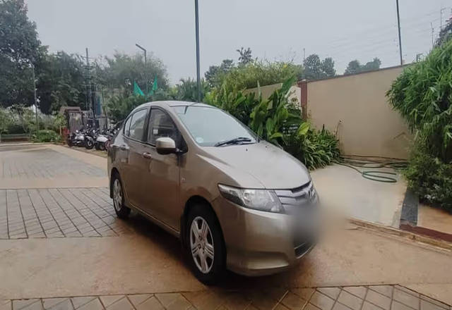 https://images10.gaadi.com/usedcar_image/4467339/original/dbb9173f-b71f-4c82-96d0-9c2edc87ab2d.?imwidth=6400