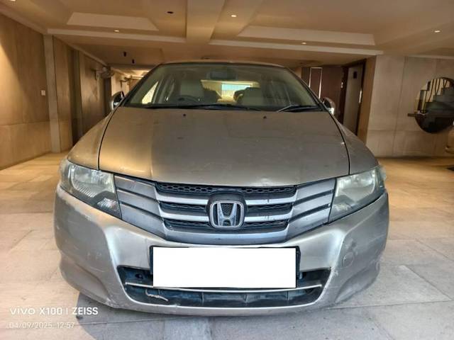 https://images10.gaadi.com/usedcar_image/4467353/original/processed_b2b06c17-e6e0-403b-820d-517417d043eb.jpg?imwidth=6400