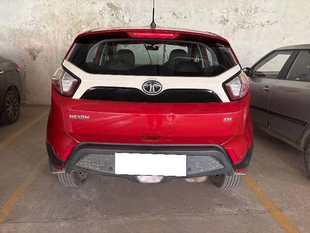 https://images10.gaadi.com/usedcar_image/4467585/original/processed_141ecf67-e909-4cb3-8657-e1bc7f457566.jpg?imwidth=6402