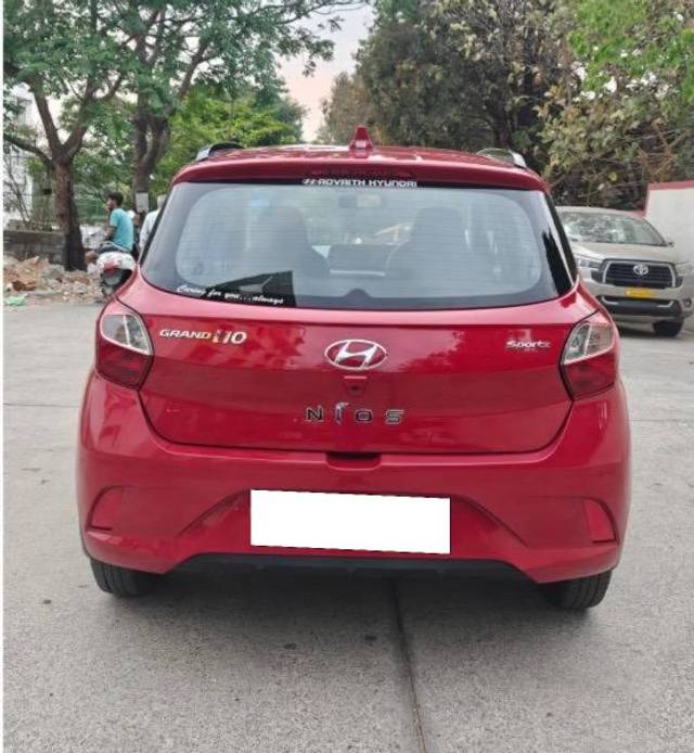 https://images10.gaadi.com/usedcar_image/4467592/original/processed_95a7eeee-af35-46db-9ce8-dbb159cc67cb.jpeg?imwidth=6402