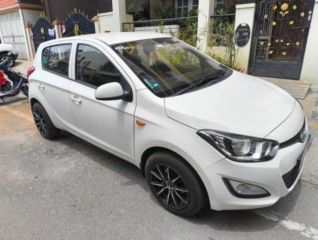 https://images10.gaadi.com/usedcar_image/4467616/original/processed_51747113-b075-41f4-b530-3eb409fd2d5a.jpg?imwidth=6400
