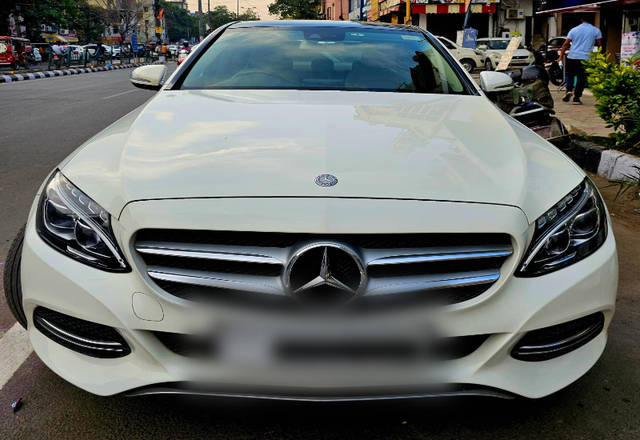 https://images10.gaadi.com/usedcar_image/4467705/original/a75a192f-c55c-41fe-a951-ceef301ff1d5.?imwidth=6401