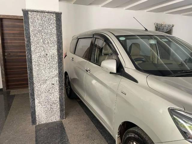 https://images10.gaadi.com/usedcar_image/4468176/original/processed_f536998c-44da-486b-be59-4783b02cd7d4.jpg?imwidth=6401