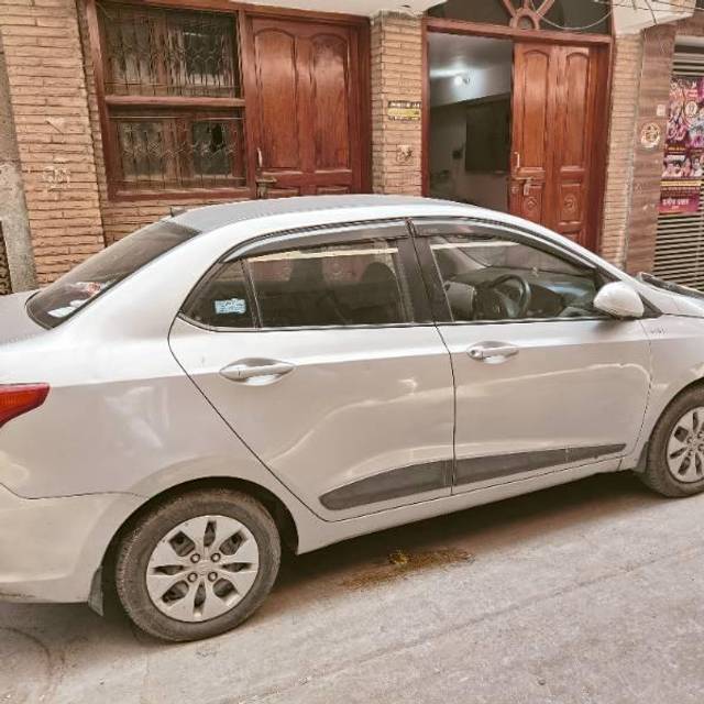 https://images10.gaadi.com/usedcar_image/4468199/original/processed_fc24340c-d8e4-4347-8460-ed5a3f5c3713.jpg?imwidth=6402
