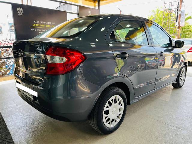https://images10.gaadi.com/usedcar_image/4468340/original/processed_d1f2b4b1f0cab7e7c9c521bf9935e920.jpg?imwidth=6402