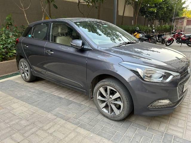 https://images10.gaadi.com/usedcar_image/4468344/original/processed_135b3601-0753-45cc-8c17-7e6040d7ce05.jpeg?imwidth=6400