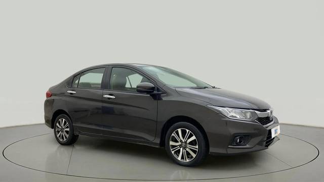 https://images10.gaadi.com/usedcar_image/4468399/original/b3d7640e1122c448fa2a89c79f413448.jpg?imwidth=6400