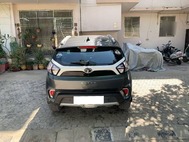 https://images10.gaadi.com/usedcar_image/4468515/original/processed_4462e274-9361-47c2-8455-1b681abdc69c.jpg?imwidth=6402